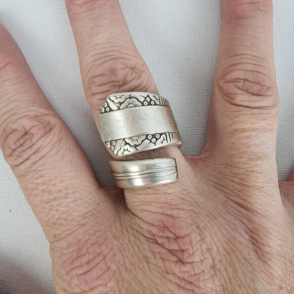 Vintage Oneida Silver Spoon Ring Size 8 - Picture 1 of 8